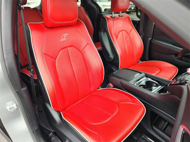 used 2021 Chrysler Pacifica Hybrid car, priced at $25,443