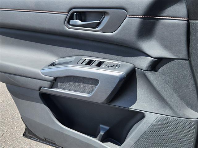 new 2025 Nissan Pathfinder car, priced at $43,260