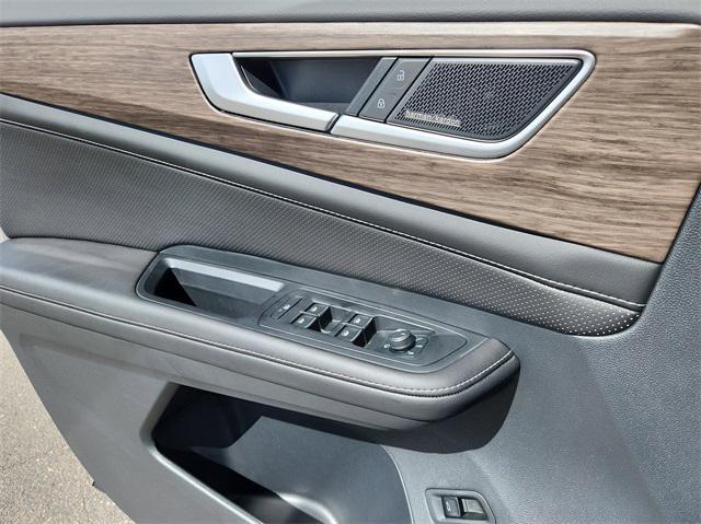 new 2025 Volkswagen Atlas car, priced at $52,151