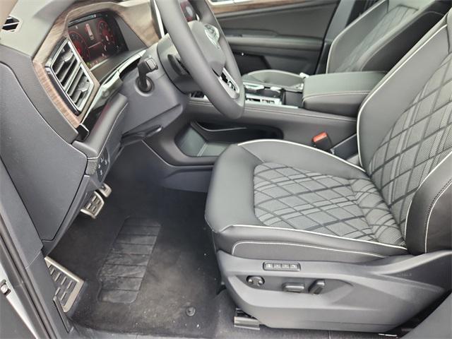 new 2025 Volkswagen Atlas car, priced at $51,863