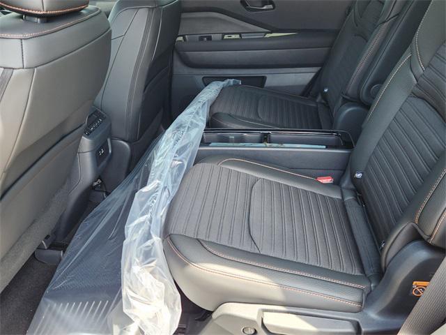 new 2025 Nissan Pathfinder car, priced at $38,260