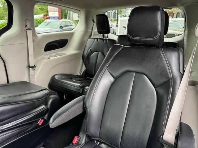 used 2022 Chrysler Pacifica Hybrid car, priced at $28,895