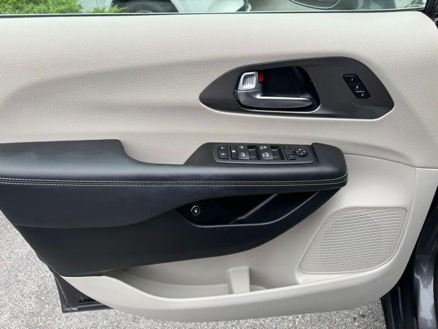 used 2022 Chrysler Pacifica Hybrid car, priced at $28,895