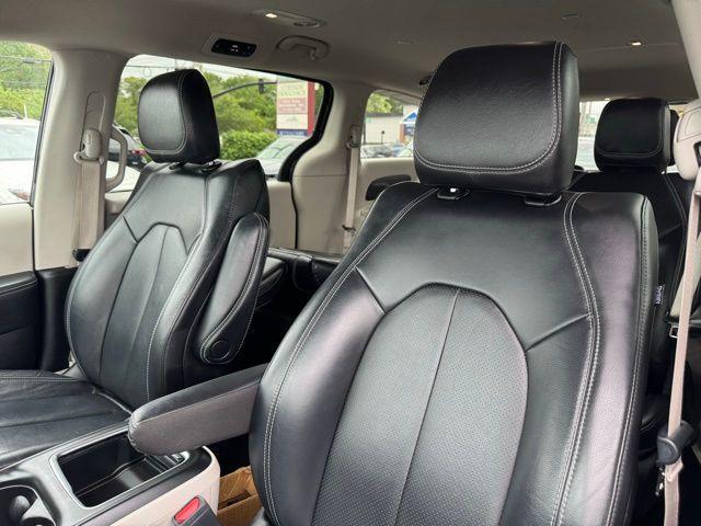 used 2022 Chrysler Pacifica Hybrid car, priced at $28,895