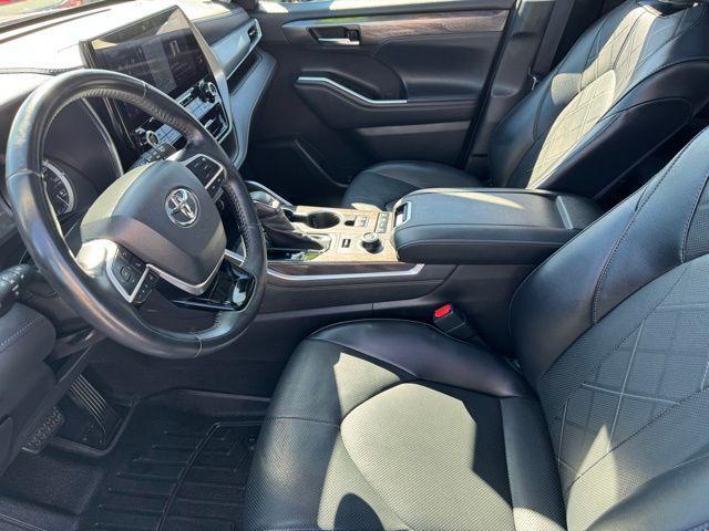 used 2022 Toyota Highlander car, priced at $35,990