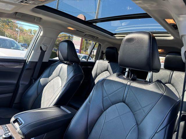 used 2022 Toyota Highlander car, priced at $35,990