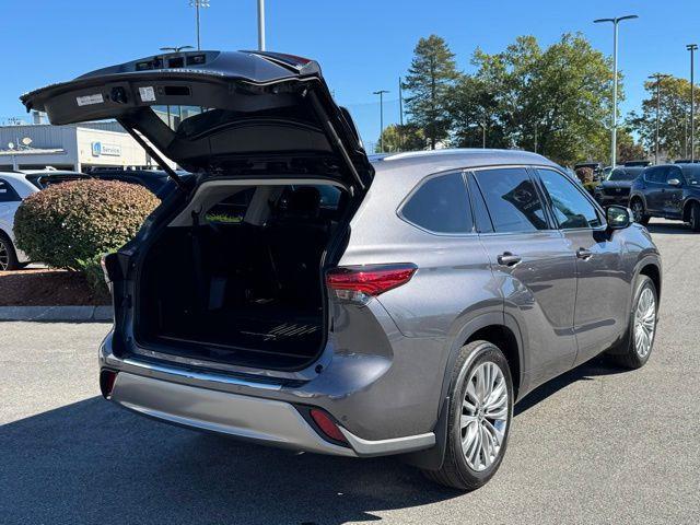 used 2022 Toyota Highlander car, priced at $35,990
