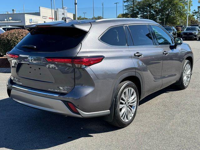 used 2022 Toyota Highlander car, priced at $35,990
