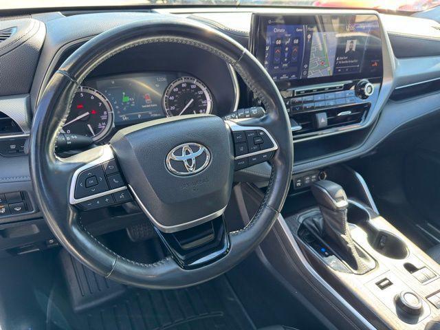 used 2022 Toyota Highlander car, priced at $35,990