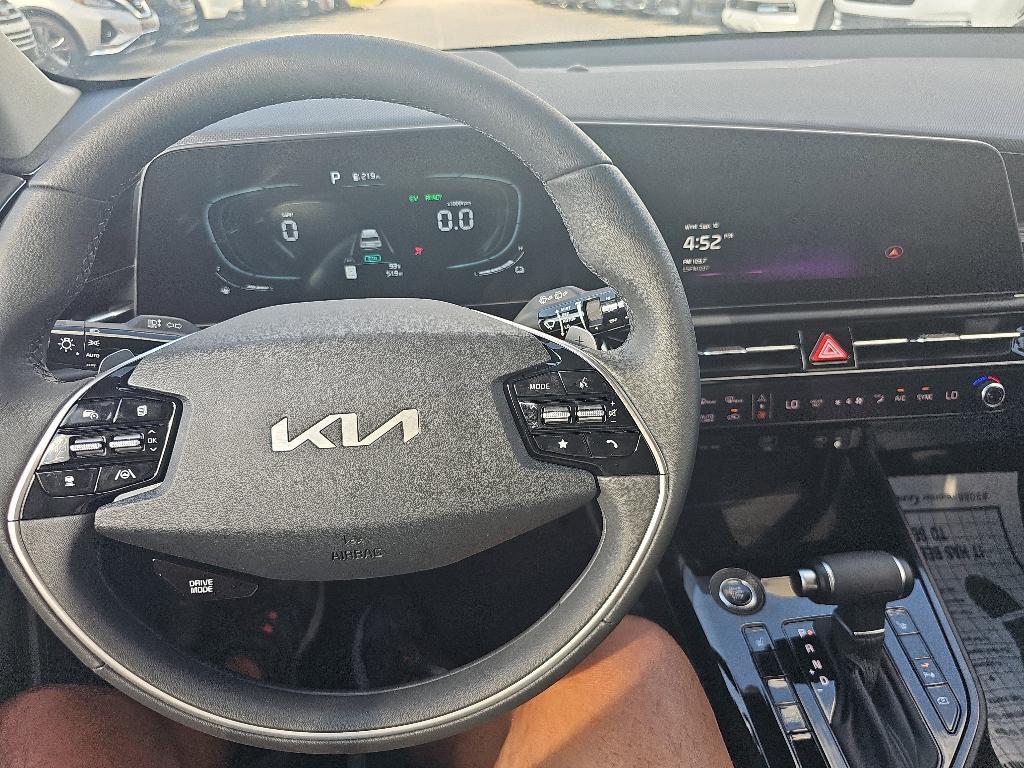 used 2025 Kia Niro car, priced at $24,399