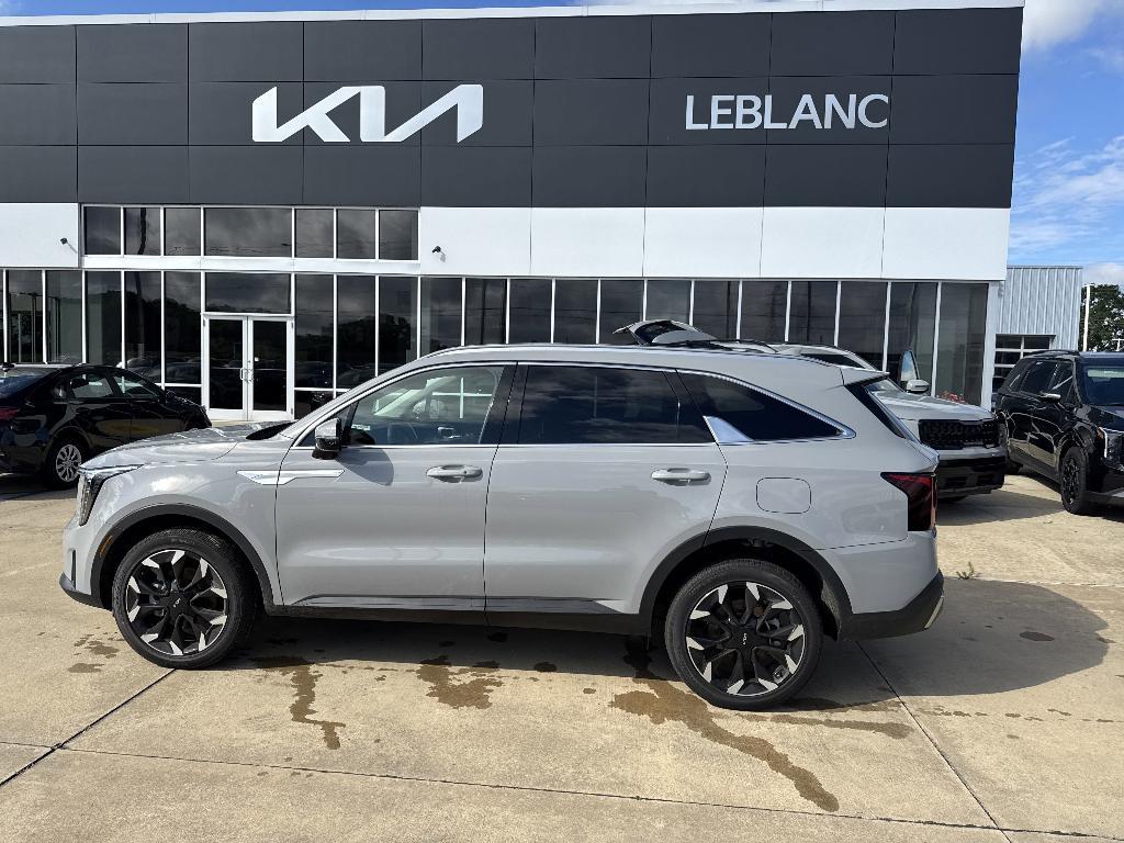 used 2025 Kia Sorento car, priced at $39,899