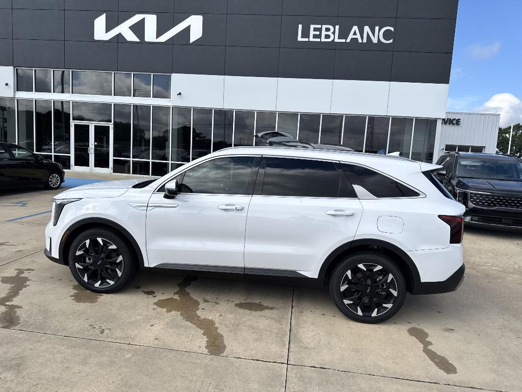 used 2025 Kia Sorento car, priced at $36,899