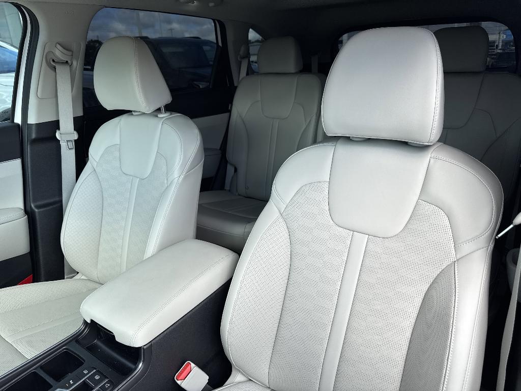 used 2025 Kia Sorento car, priced at $36,899