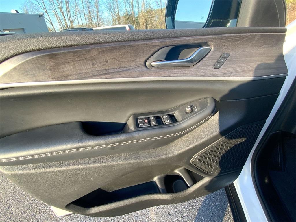 used 2023 Jeep Grand Cherokee car, priced at $37,000
