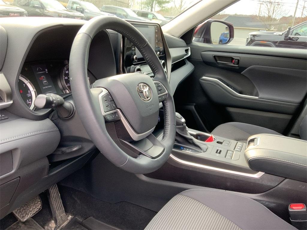 used 2022 Toyota Highlander car, priced at $33,250