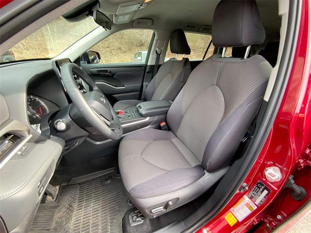 used 2022 Toyota Highlander car, priced at $33,250