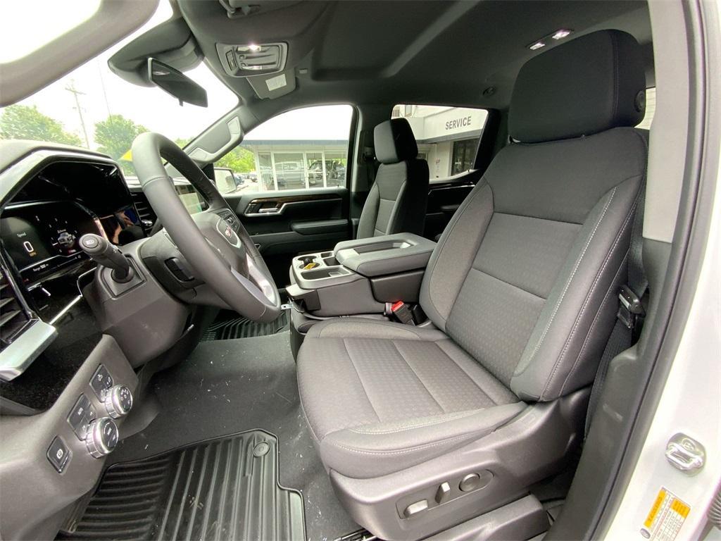 new 2025 GMC Sierra 1500 car, priced at $53,245