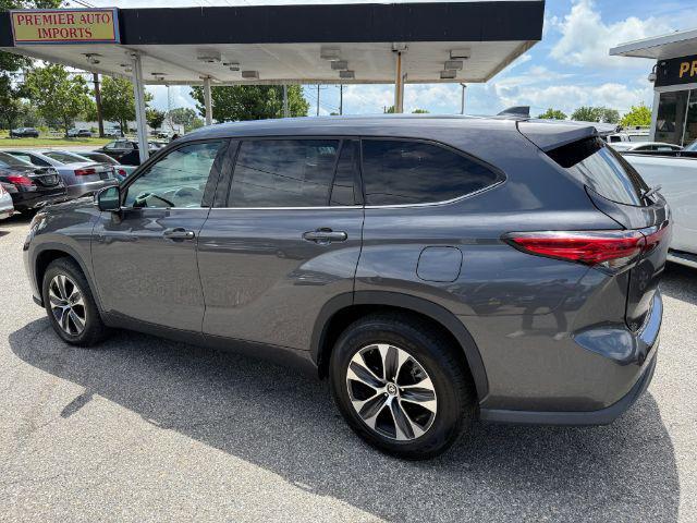 used 2021 Toyota Highlander car, priced at $27,995