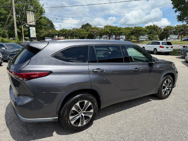 used 2021 Toyota Highlander car, priced at $27,995