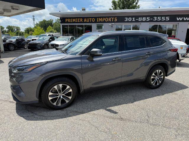 used 2021 Toyota Highlander car, priced at $27,995