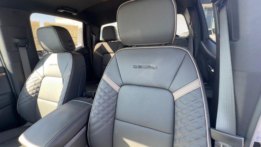 new 2025 GMC Canyon car, priced at $54,585