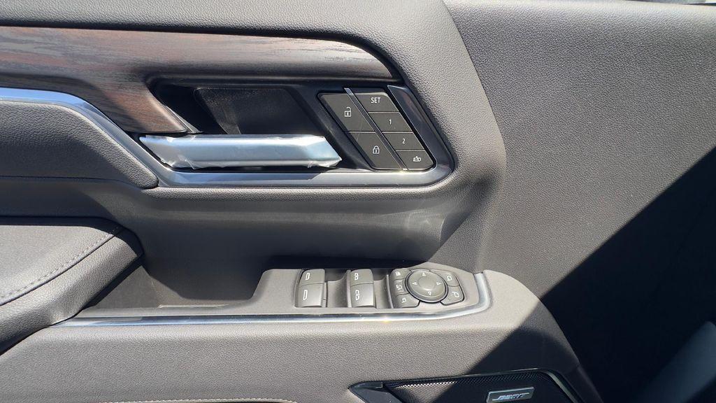 new 2025 GMC Sierra 2500 car, priced at $75,360