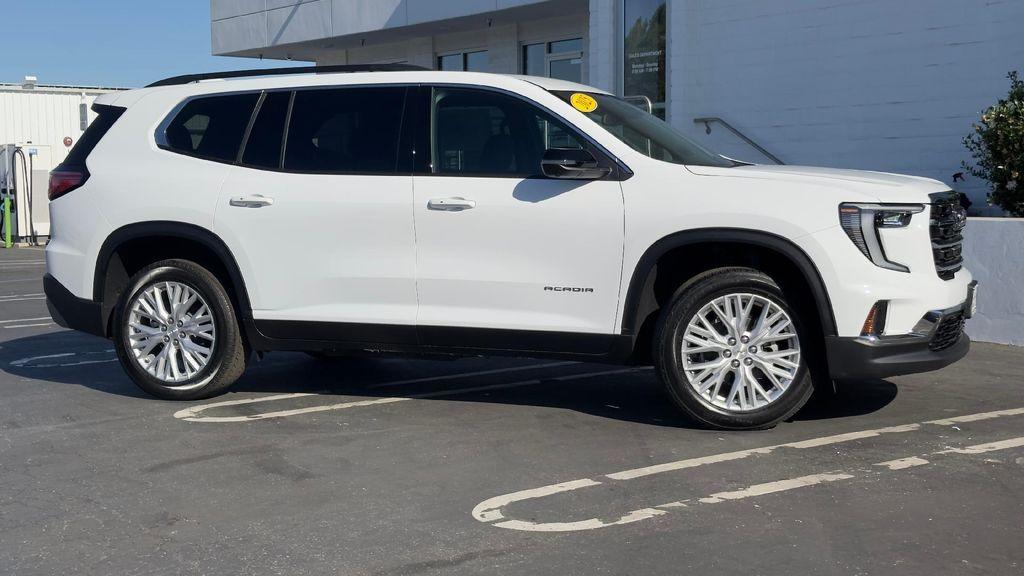 new 2025 GMC Acadia car, priced at $48,624