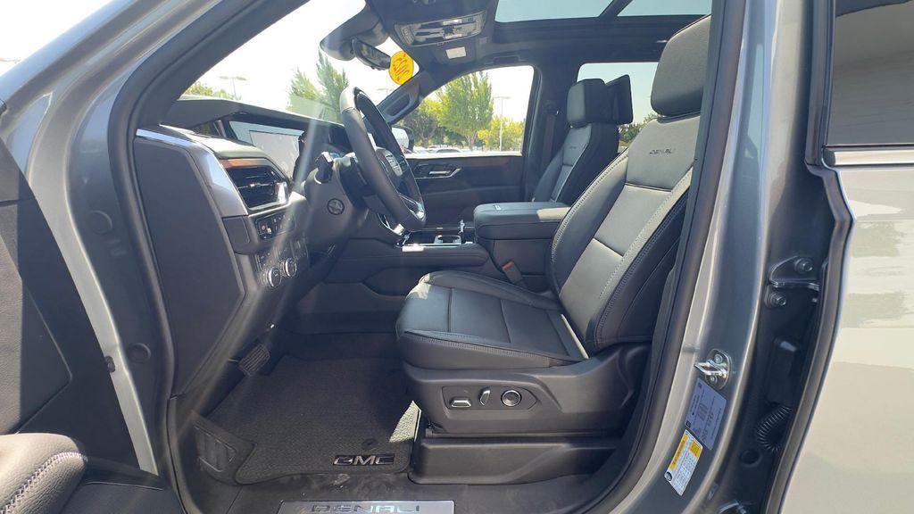 new 2025 GMC Yukon car, priced at $95,570