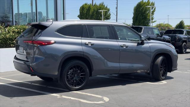 used 2020 Toyota Highlander car, priced at $29,995