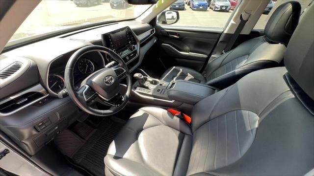 used 2020 Toyota Highlander car, priced at $29,995