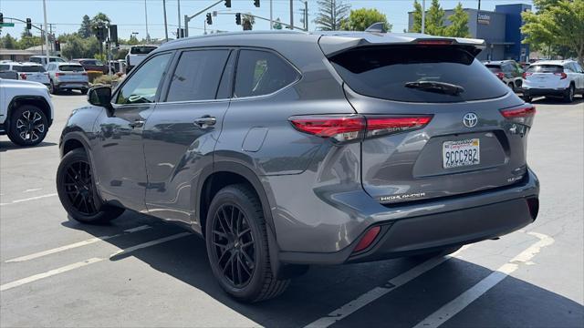 used 2020 Toyota Highlander car, priced at $29,995