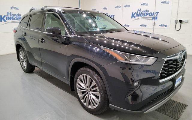 used 2022 Toyota Highlander Hybrid car, priced at $41,188