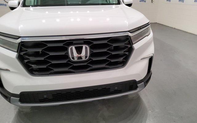 new 2025 Honda Pilot car, priced at $42,344