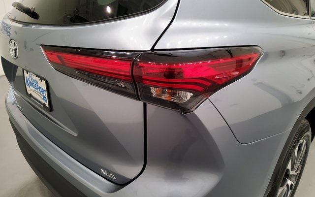 used 2021 Toyota Highlander car, priced at $34,988