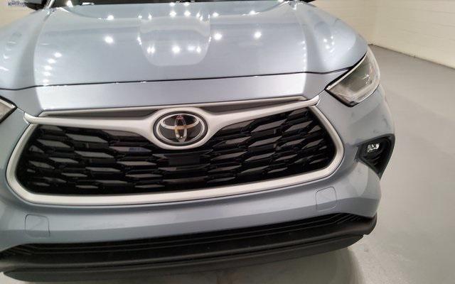 used 2021 Toyota Highlander car, priced at $34,988