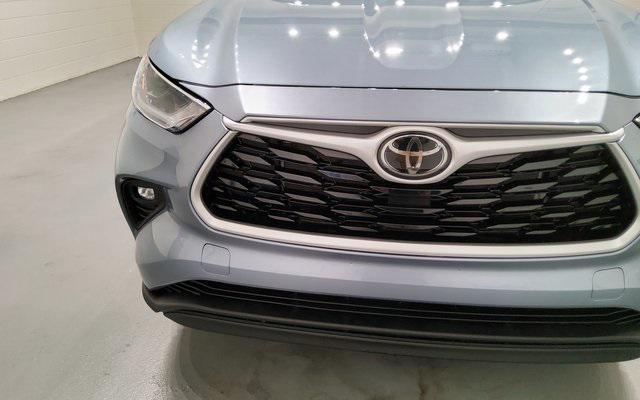 used 2021 Toyota Highlander car, priced at $34,988