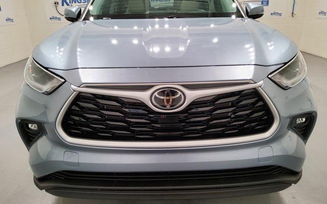 used 2021 Toyota Highlander car, priced at $34,988