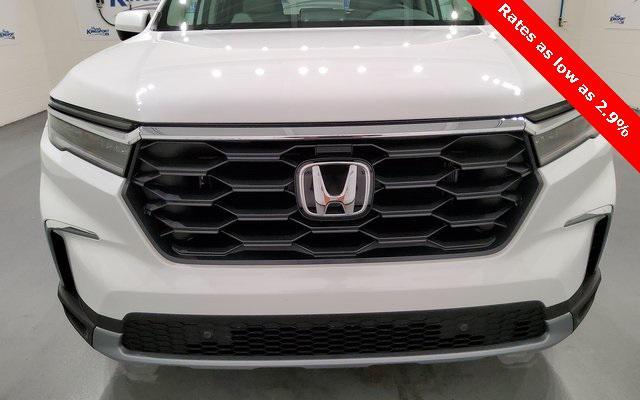 new 2025 Honda Pilot car, priced at $45,350