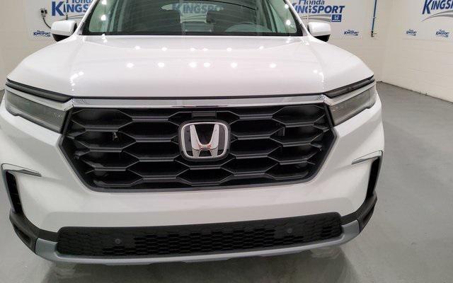 new 2025 Honda Pilot car, priced at $47,450