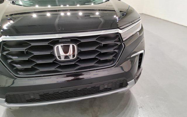 new 2025 Honda Pilot car, priced at $45,819