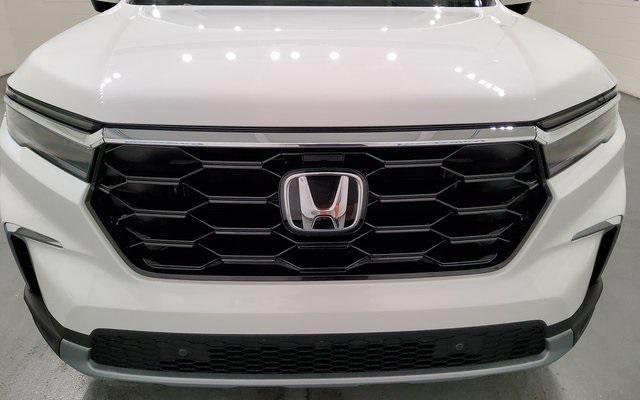 new 2025 Honda Pilot car, priced at $51,450