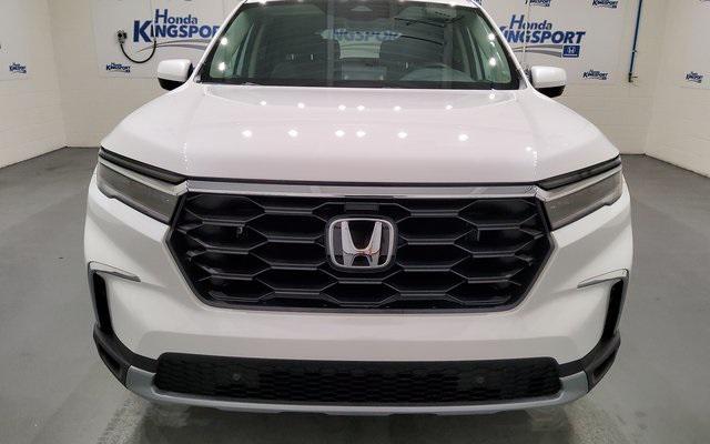 new 2025 Honda Pilot car, priced at $45,350