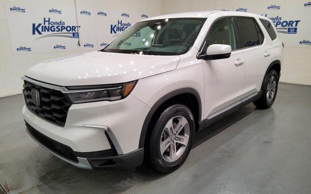 new 2025 Honda Pilot car, priced at $45,350