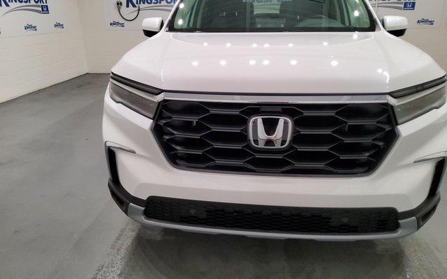 new 2025 Honda Pilot car, priced at $45,350