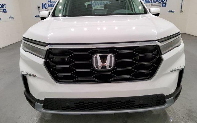 new 2025 Honda Pilot car, priced at $52,440