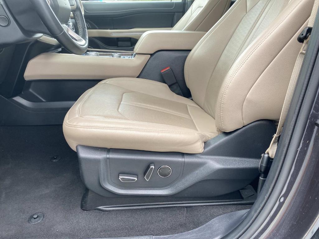 used 2024 Ford Expedition car, priced at $49,597