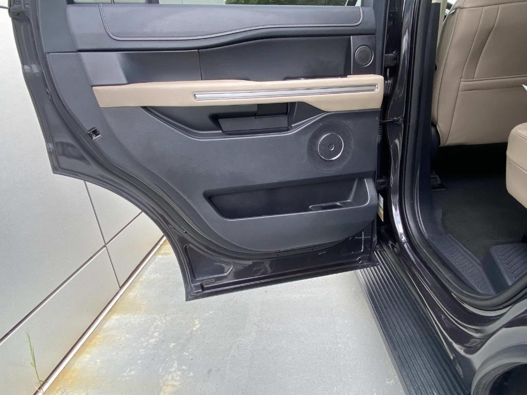 used 2024 Ford Expedition car, priced at $49,597