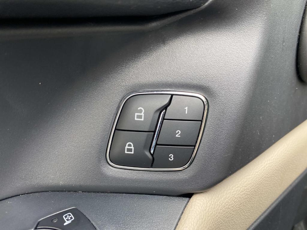used 2024 Ford Expedition car, priced at $49,597