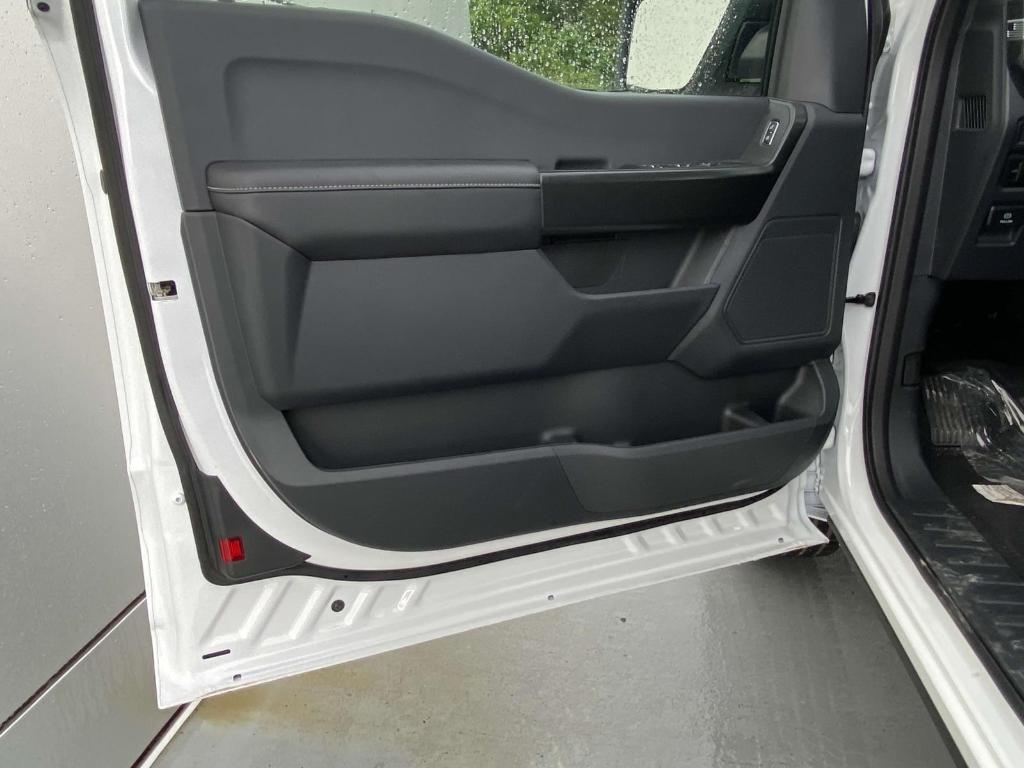 new 2025 Ford F-150 car, priced at $42,300