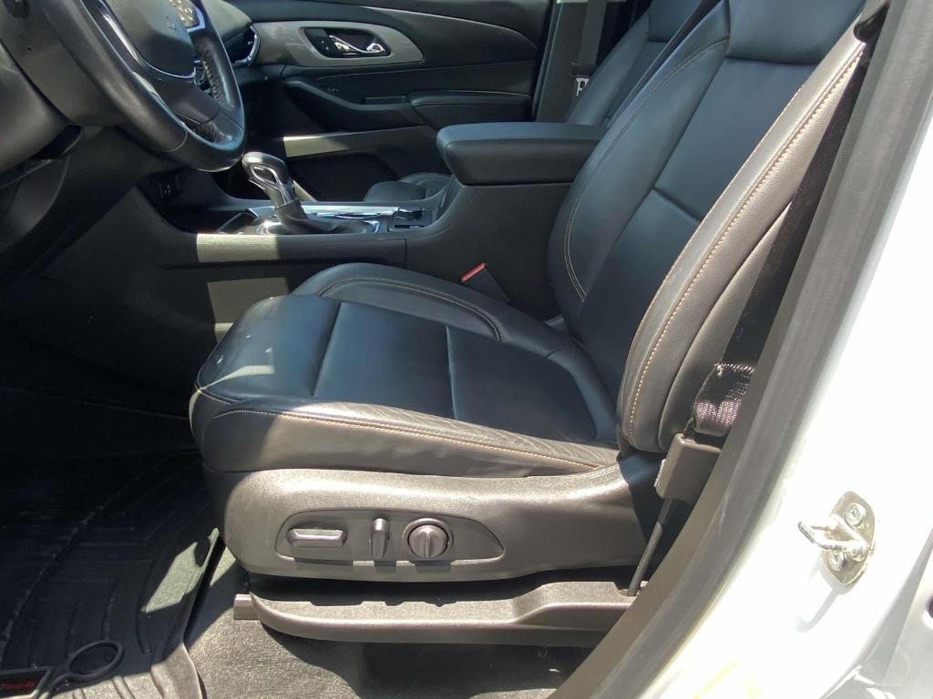 used 2021 Chevrolet Traverse car, priced at $22,997